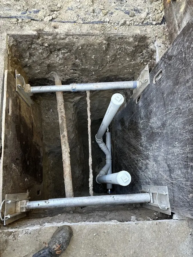 Experienced plumber completing Drain Cleaning work in Vincennes